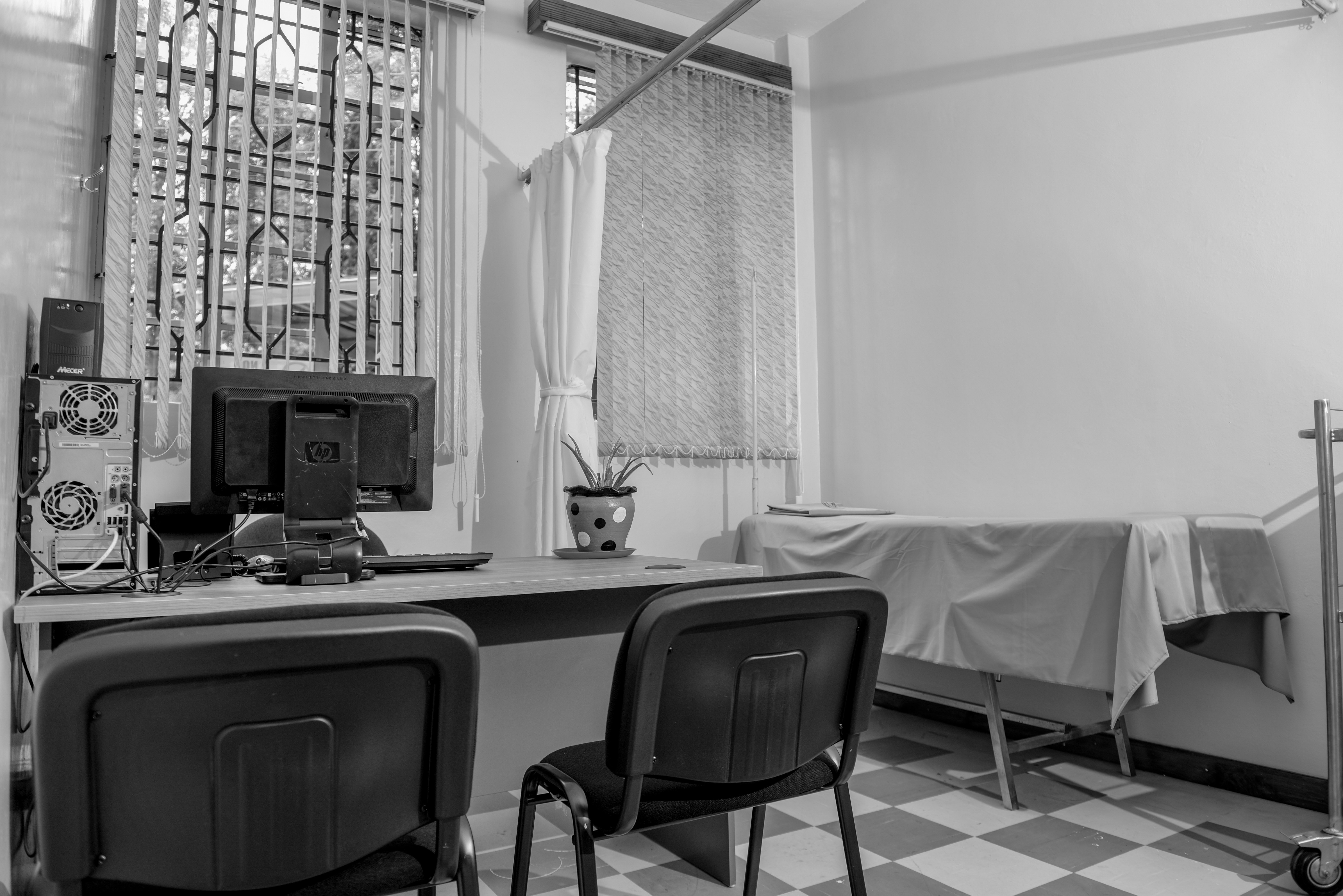 A quiet one-on-one professional evaluation setup designed for patient safety and mental health diagnostic clarity